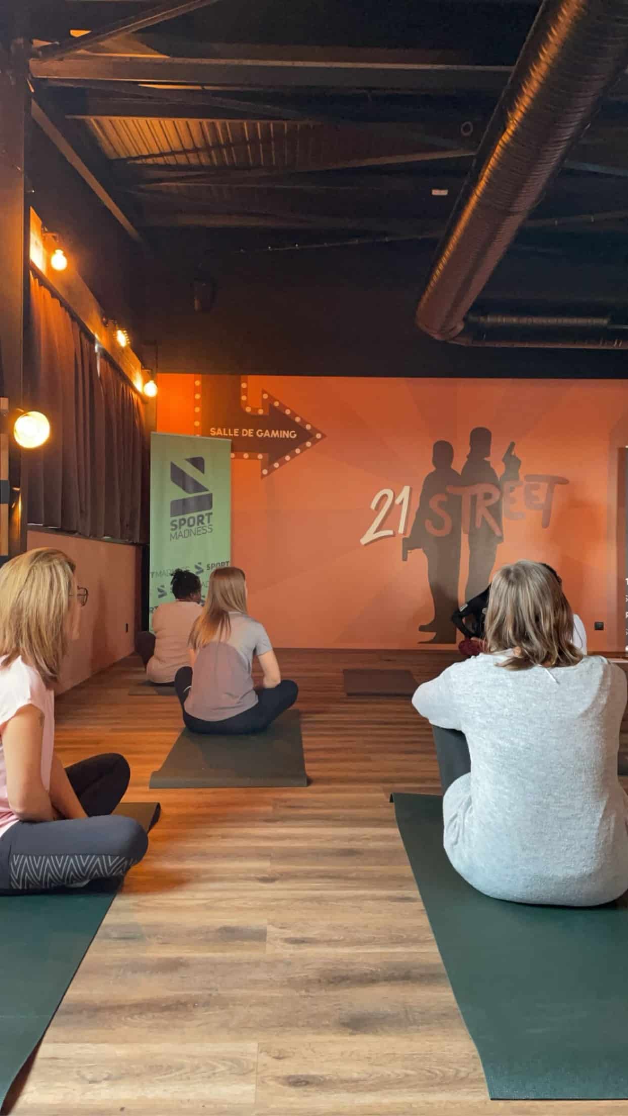 Cours de yoga organisé pendant un événement professionnel à Toulouse